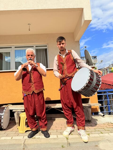 Bir davul bir zurnadan oluşan standart ekip